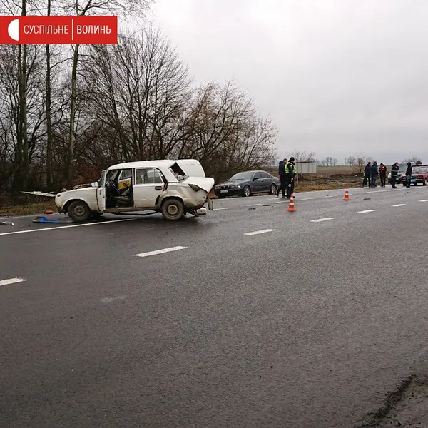 На волинській трасі зіткнулися три авто: є потерпіла (фото)