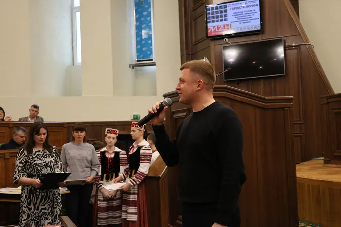 Гордість Волині: у Луцьку відзначили юних інтелектуалів та їхніх наставників (фото)