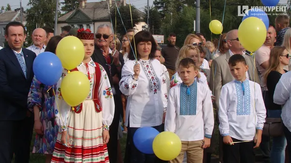 Над Волинню замайорів найбільший прапор (фото. відео)
