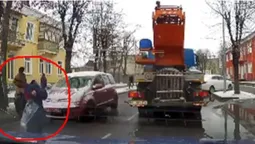 У Ковелі хлопчик ледь не забіг під колеса автомобіля (відео)