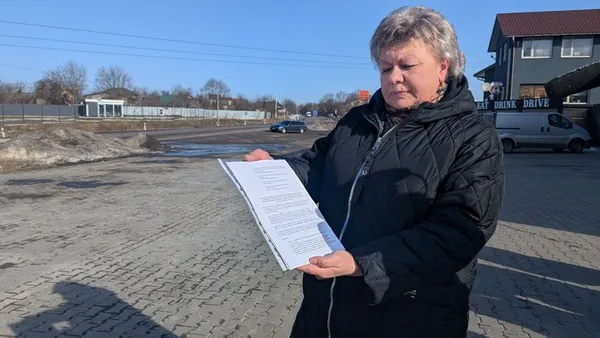 «Невже треба чекати трагедії»: мешканці Струмівки просять автобус у село та перехід