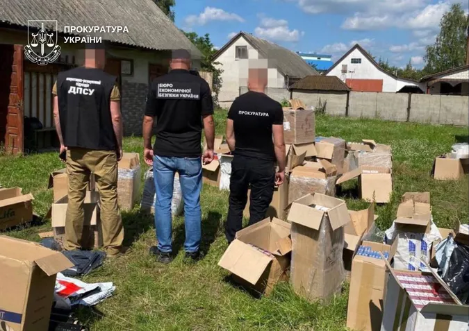 Вилучили 33 тисячі пачок цигарок: на Волині викрили торговця контрафактом (фото)