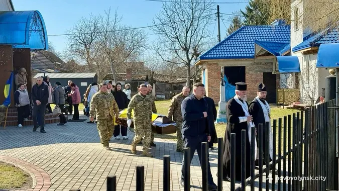 Війна забрала його життя: на Волині попрощалися із бійцем Петром Потаповим (фото)