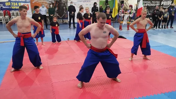 Унікальна зброя і козацькі двобої: в Луцьку триває фестиваль бойових мистецтв
