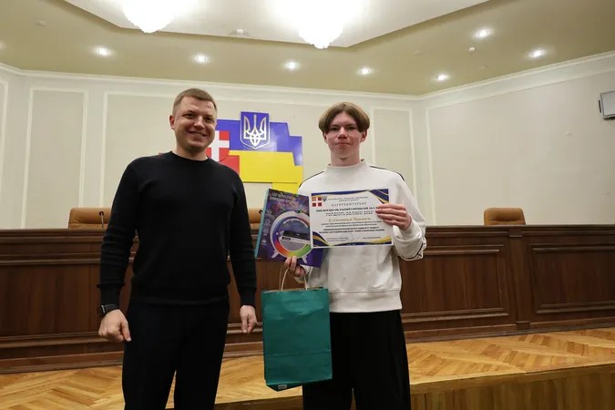 Гордість Волині: у Луцьку відзначили юних інтелектуалів та їхніх наставників (фото)