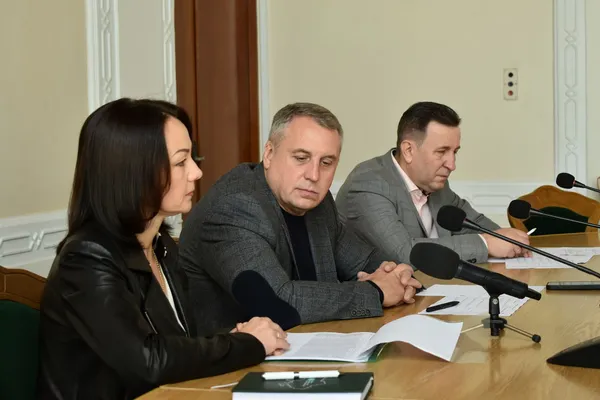 Військові платять більші податки, ніж далекобійники: в ОДА провели зустріч із волинськими перевізниками (фото)