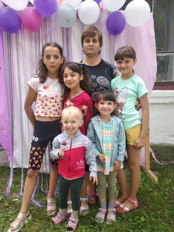 Восьмеро дітей і одна мама: як волинянка сама підняла на ноги стільки малечі