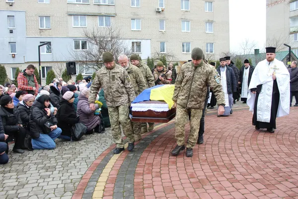На Волині попрощались із загиблим Героєм Миколою Ковтонюком (фото)