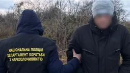 У Луцьку затримали «закладника» з небезпечним психотропом (фото)