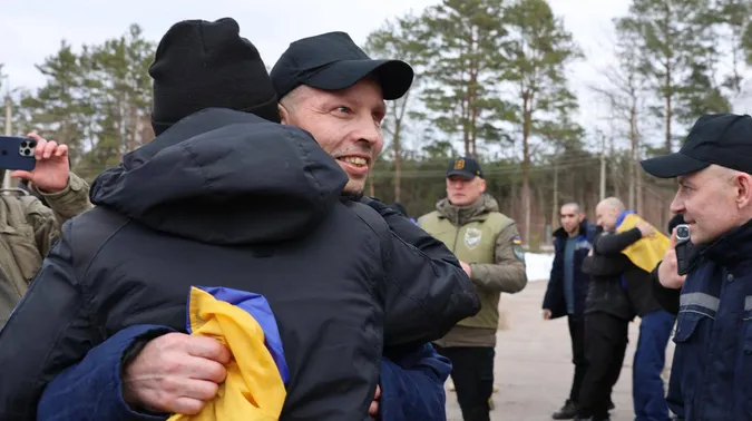 Ще 300 українських воїнів повернулися з ворожого полону додому