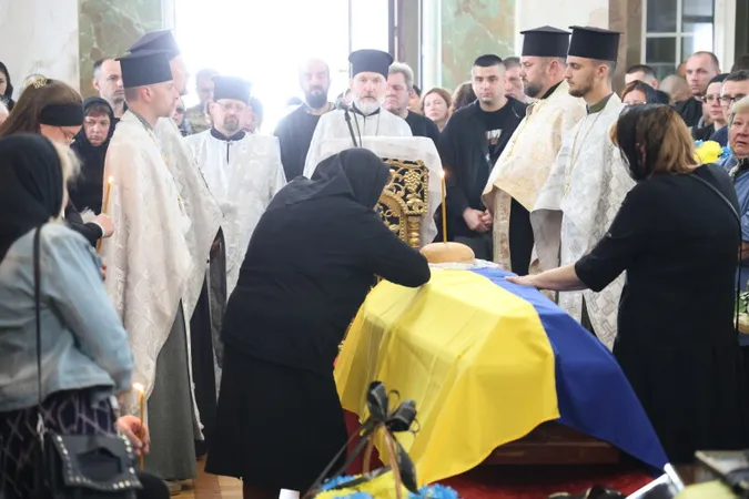У Луцьку попрощалися із загиблими захисниками Олександром Махновцем та Валерієм Максимчуком (фото)