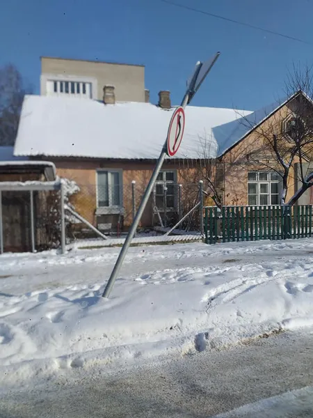 У Ковелі невідомі пошкодили дорожні знаки (фото)