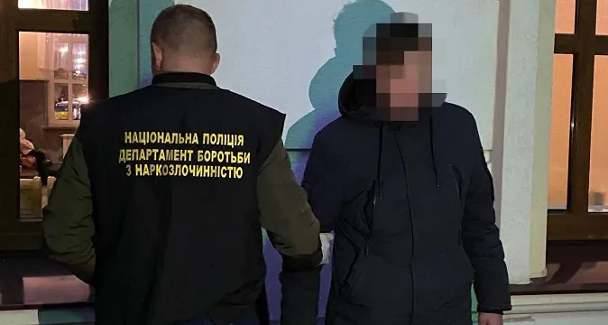 У Луцьку затримали 22-річного «закладника» з психотропами (фото, відео)