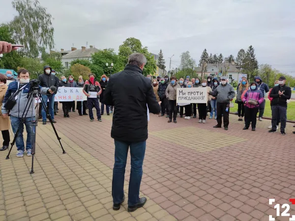 Під Волинською ОДА – мітинг: громади проти приєднання до Луцька