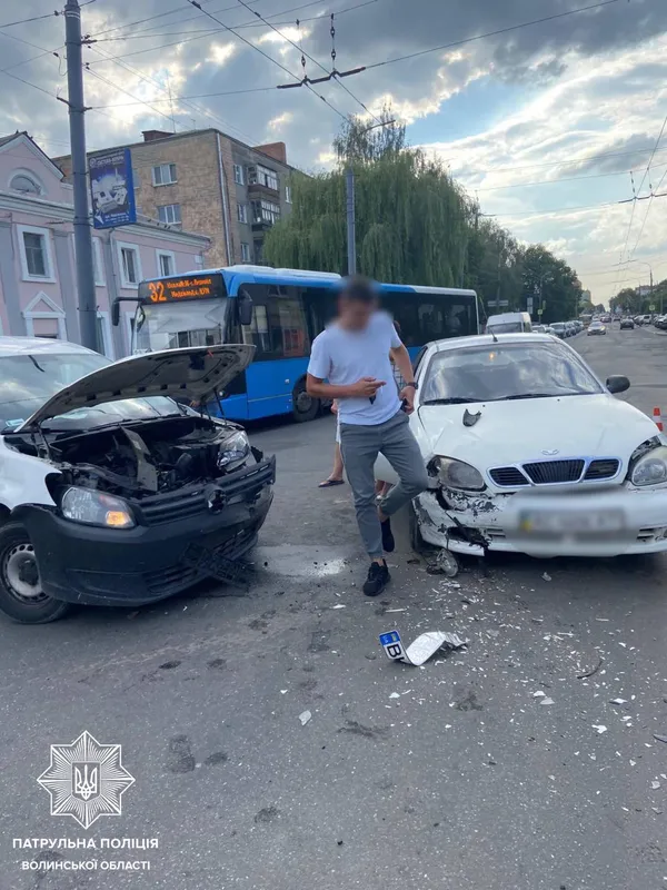 У Луцьку на Ковельській потрощилися Volkswagen і Daewoo (фото)