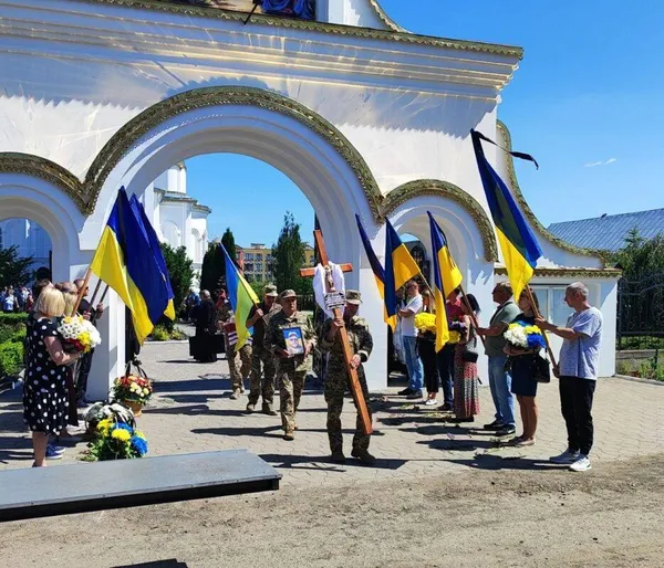 Повернувся «на щиті» через півтора року: у Ковелі попрощалися з воїном Михайлом Філіпчуком (фото)