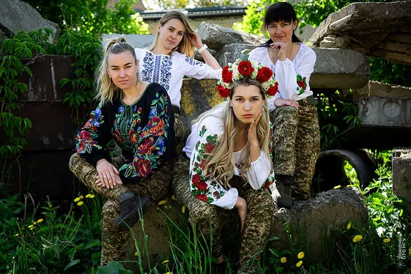 «Вишиванка, як частина нашої броні»: нацгвардійці Волині провели фотоперформанс (фото)