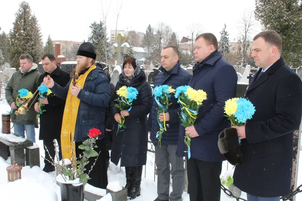 У Луцьку вшанували пам'ять капітана СБУ Віктора Мандзика (фото)