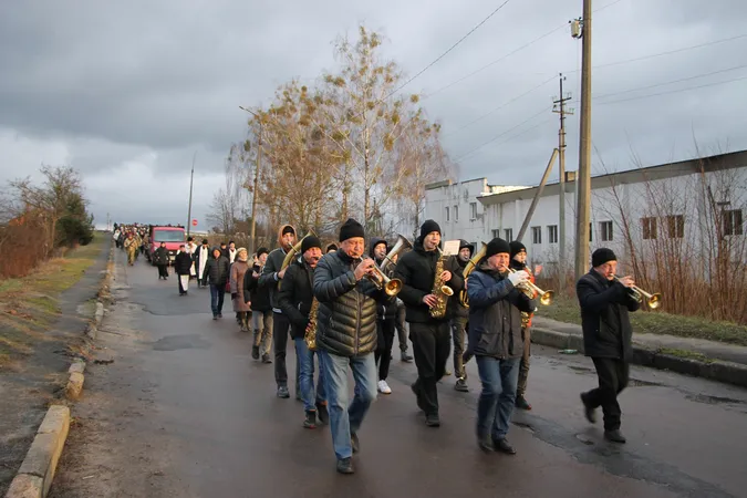На Волині попрощалися із молодим військовим лікарем Володимиром Левчиком (фото)