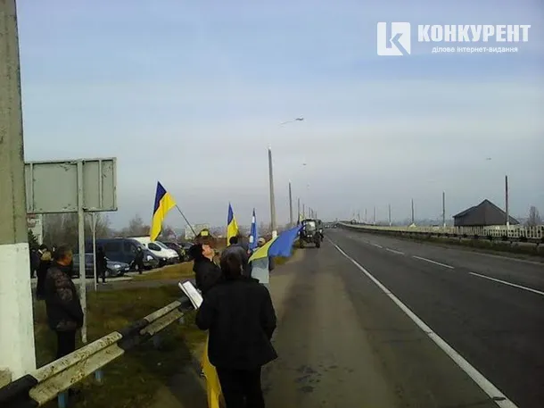 У Херсонській області аграрії перекрили Антонівський міст