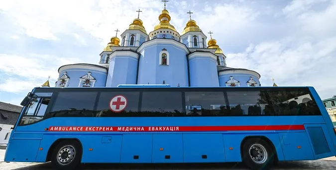 Епіфаній освятив автобуси для евакуації поранених, які придбали волиняни (фото)