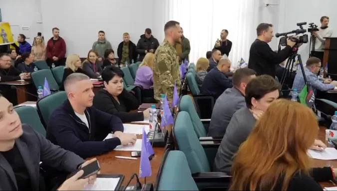 «Йдіть у піхоту – буде сміливість тиснути правильні кнопки», – військові у Луцькраді (відео)