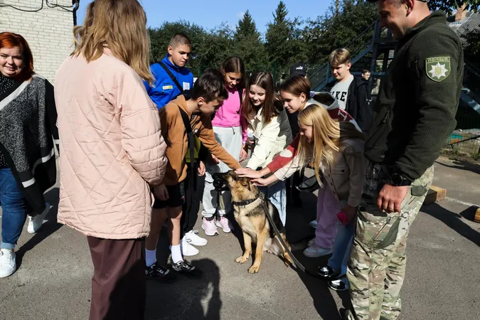 Луцьких школярів познайомили з поліцейськими псами (фото)