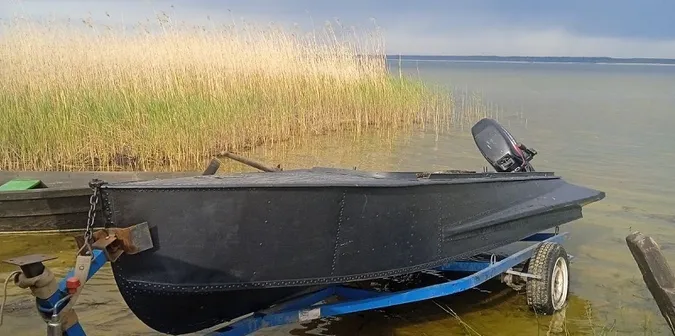 З одного з найбільших Шацьких озер витягнули «нічийні» сітки та ятери (фото)