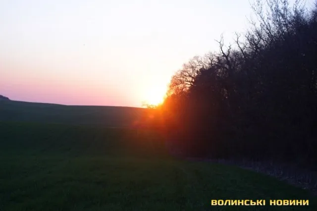 Якою на Волині побачили Суперповню або Рожевий Місяць (фото)