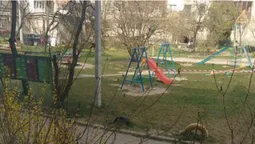 У Луцьку дитячі майданчики обгороджують сигнальною стрічкою (фото)