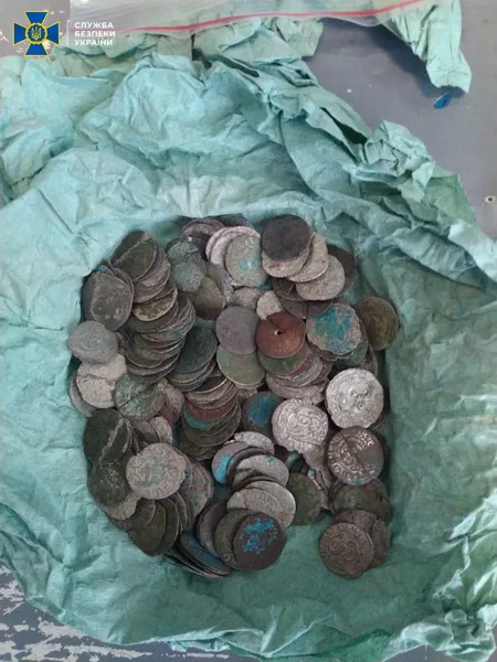 На Волині СБУ не дала вивезти раритетного «Кобзаря» до Європи (фото, відео)