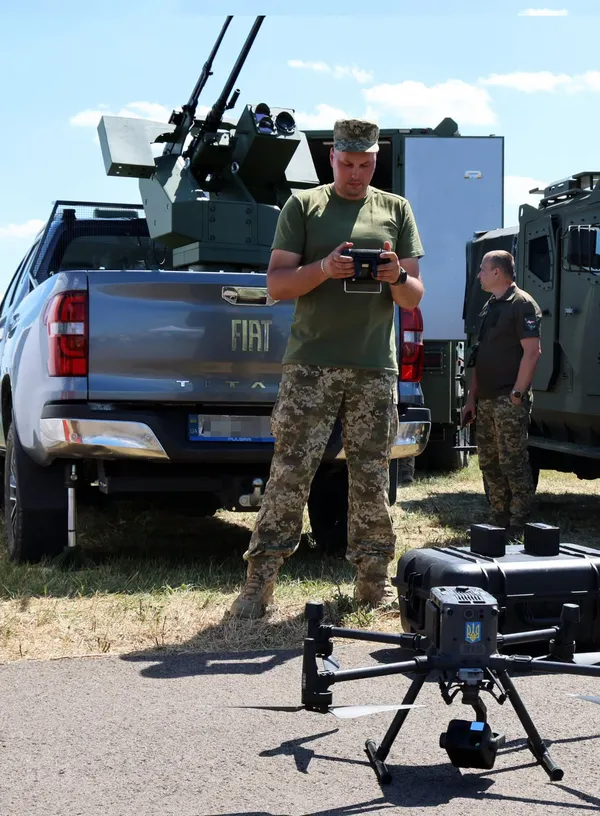 «З неба видно більше»: як прикордонник з Волині охороняє кордон за допомогою дронів (фото)