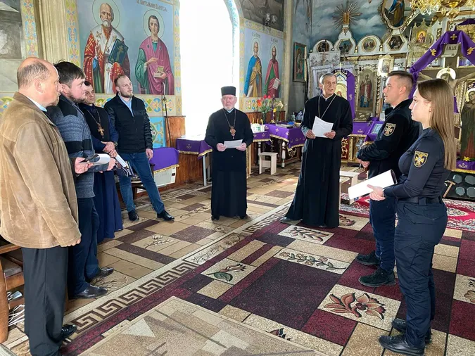 Луцькі рятувальники нагадали священнослужителям правила безпеки