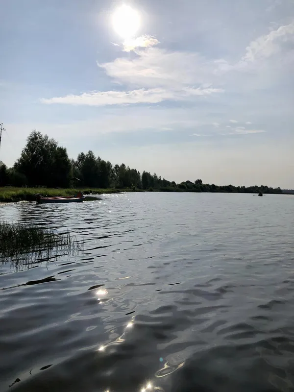 Вранішні фото: показали ще одне мальовниче озеро з гарним пляжем на Волині (фото)