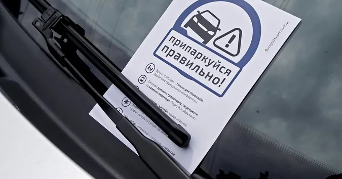 У Луцьку оштрафували водія за неправильне паркування