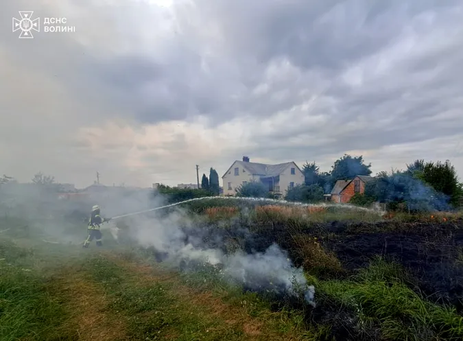 На Волині продовжують палити сухостій (фото)