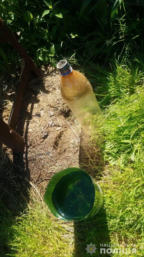 У помешканні волинянина знайшли наркотики і пристрій для куріння марихуани