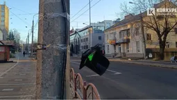 У центрі Луцька відвалився світлофор (фото)