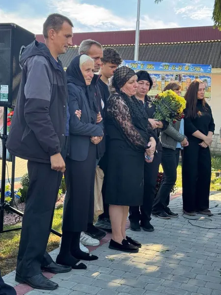 На Волині провели в останню дорогу Героя Олександра Хмарука (фото)