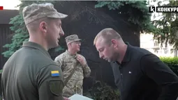 Як у Луцьку роздають повістки (відео)