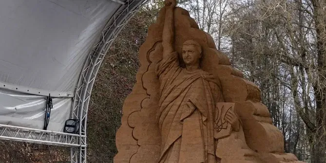 В Естонії створили скульптуру Зеленського у стилі статуї Свободи (фото)