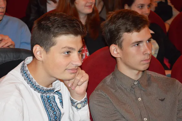 «Наркомани довго не живуть», – луцькі школярі побували на антинаркотичному ток-шоу (фоторепортаж)