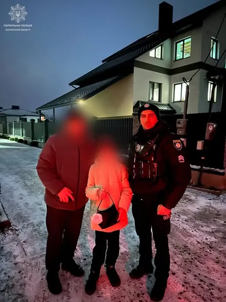 У Луцьку патрульні повернули загублену сумку 9-річній дівчинці (фото)