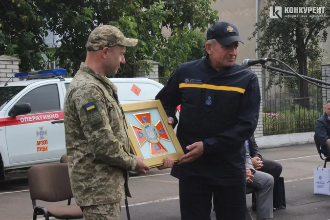 Як вітали з професійним святом луцьких рятувальників (фото)