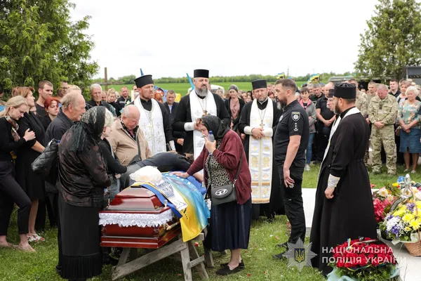 У Нововолинську попрощались з полеглим майором поліції Сергієм Тлумачем (фото)