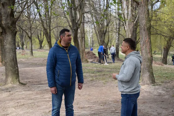 Грандіозна толока: парк 900-річчя прибирали понад 800 лучан (фото)