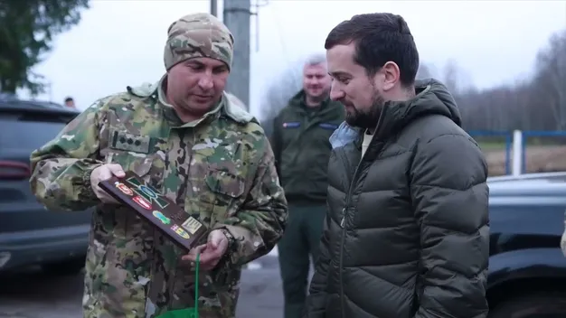 Залізобетонний паркан з колючим дротом: як будується стіна між Волинню та Білоруссю (відео)