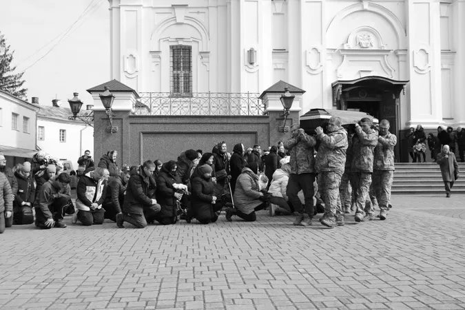 Загинув на Донеччині: у Луцьку попрощалися з розвідником Едуардом Ковальчуком (фото)