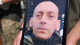 Назавжди 44: у Ковелі провели в останню дорогу захисника Віталія Півня (фото)