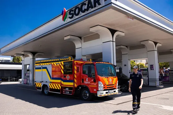 SOCAR не лише має в Україні власну мережу АЗС, державна компанія Азербайджану також постачала нафту